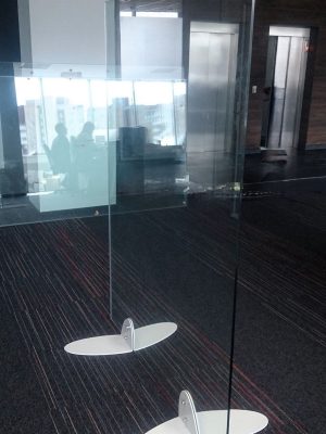Glass screen partition