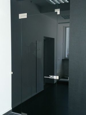 Frameless door in partition