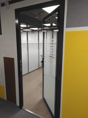 Przegroda biurowa szklano aluminiowa